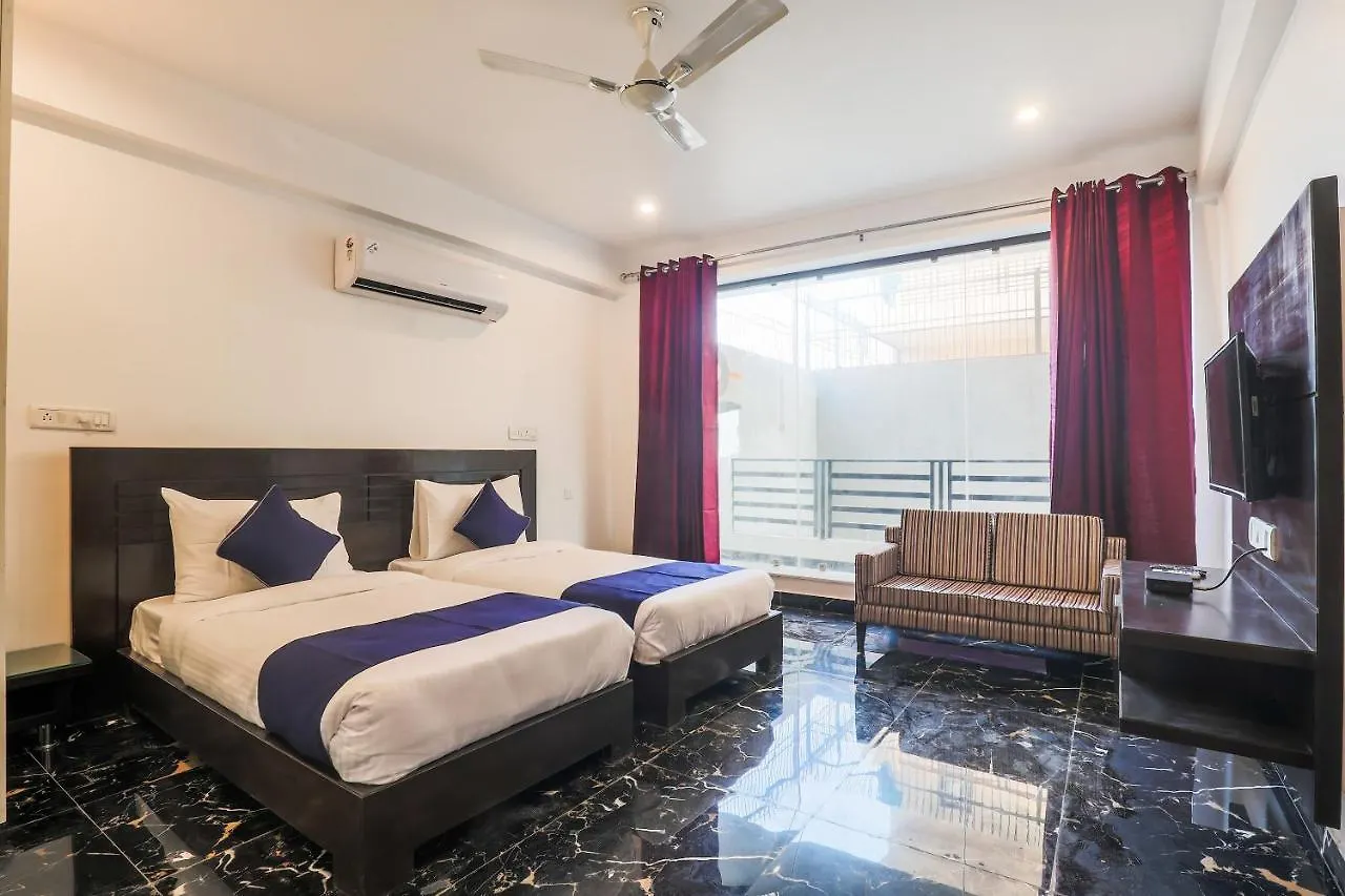 *** Hotel Oyo Silverkey Sector 38 Near Omaxe Celebration Mall Gurgaon India