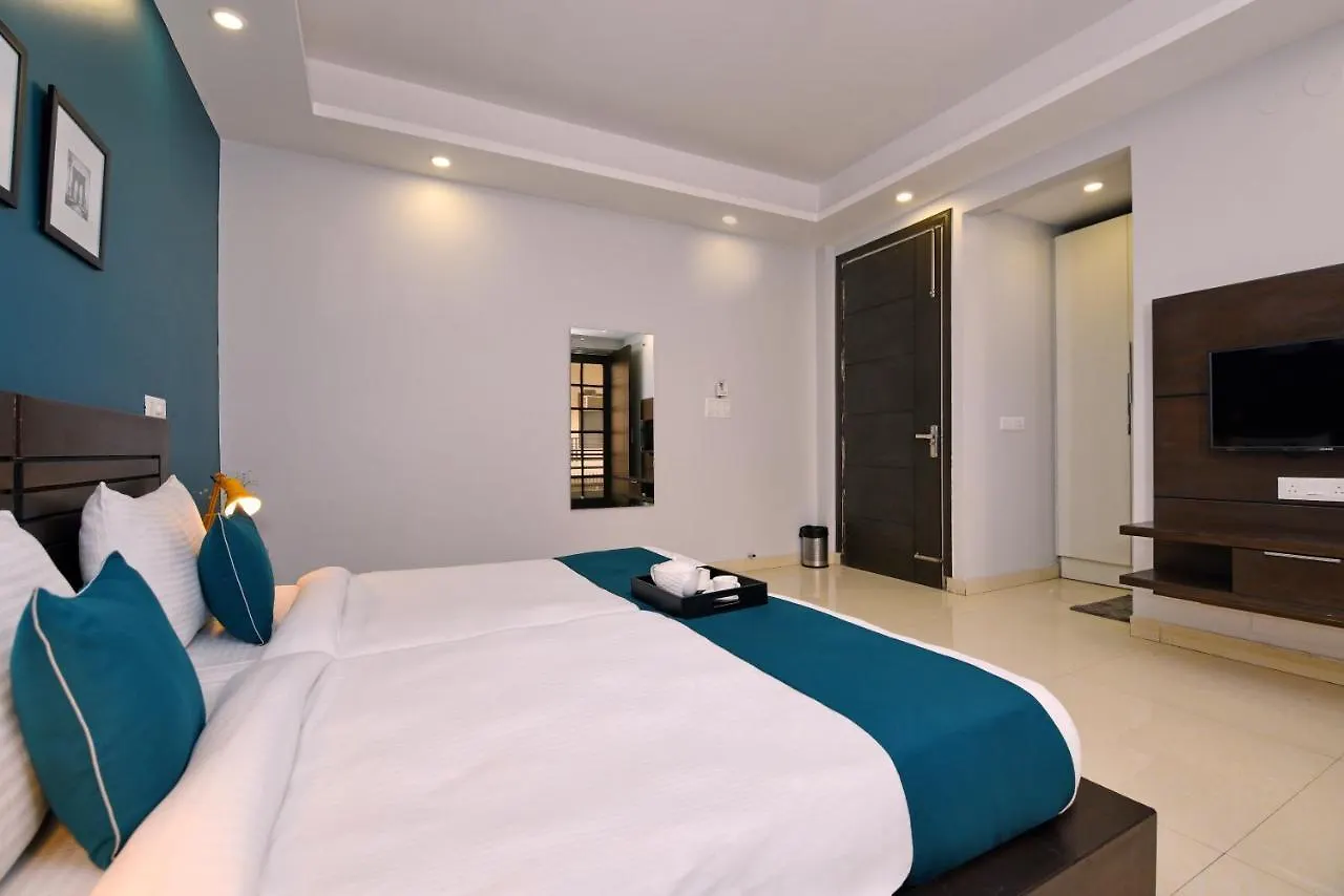 *** Hotel Oyo Silverkey Sector 38 Near Omaxe Celebration Mall Gurgaon India