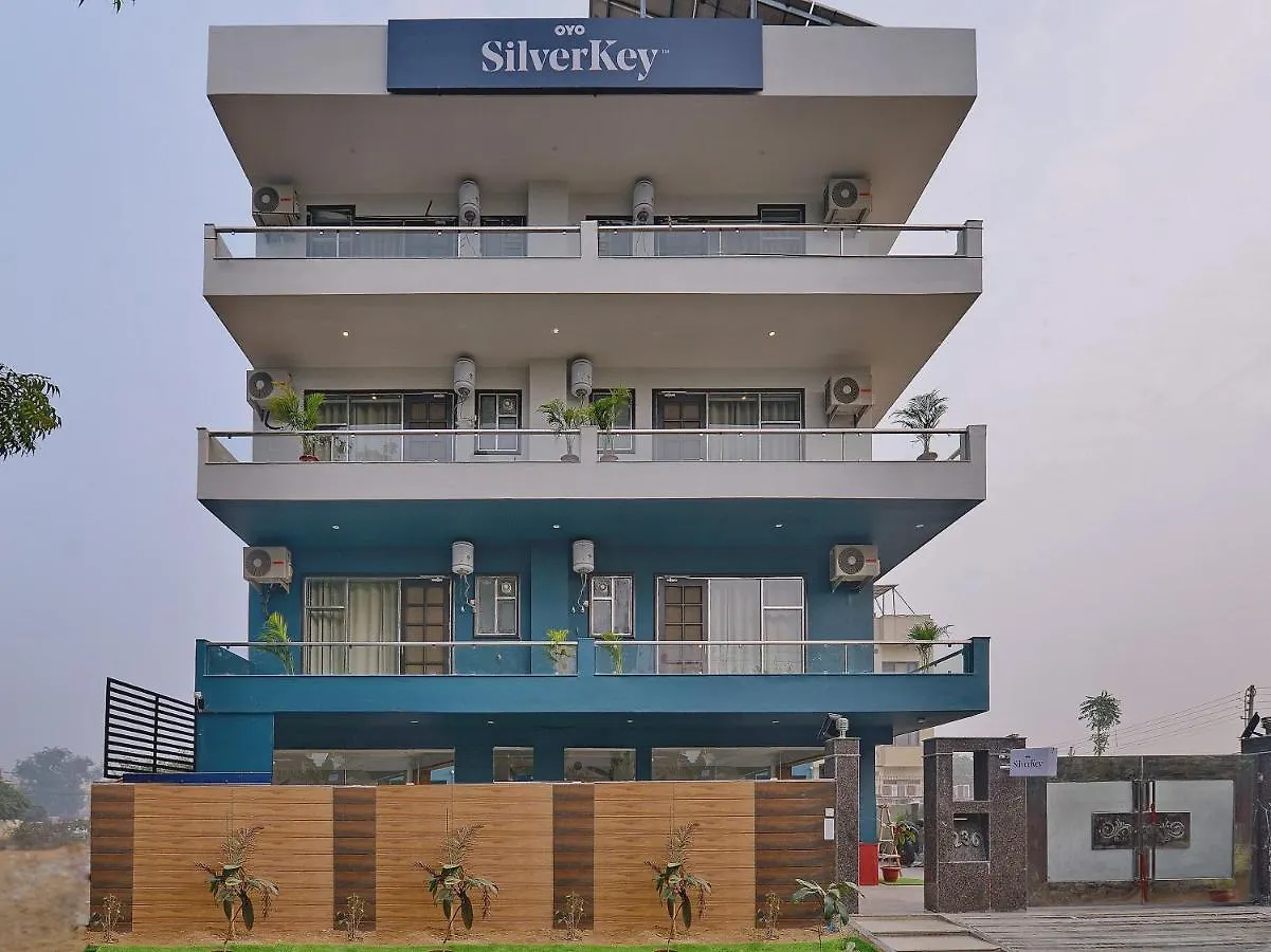 Oyo Silverkey Sector 38 Near Omaxe Celebration Mall Gurgaon Hotel