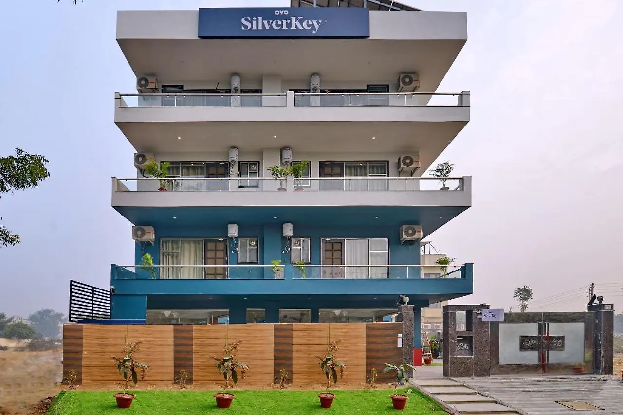 Oyo Silverkey Sector 38 Near Omaxe Celebration Mall Gurgaon