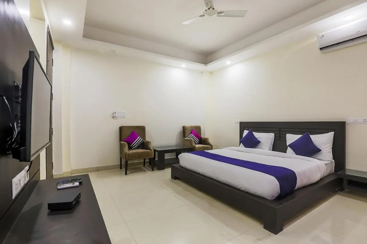 Oyo Silverkey Sector 38 Near Omaxe Celebration Mall Gurgaon